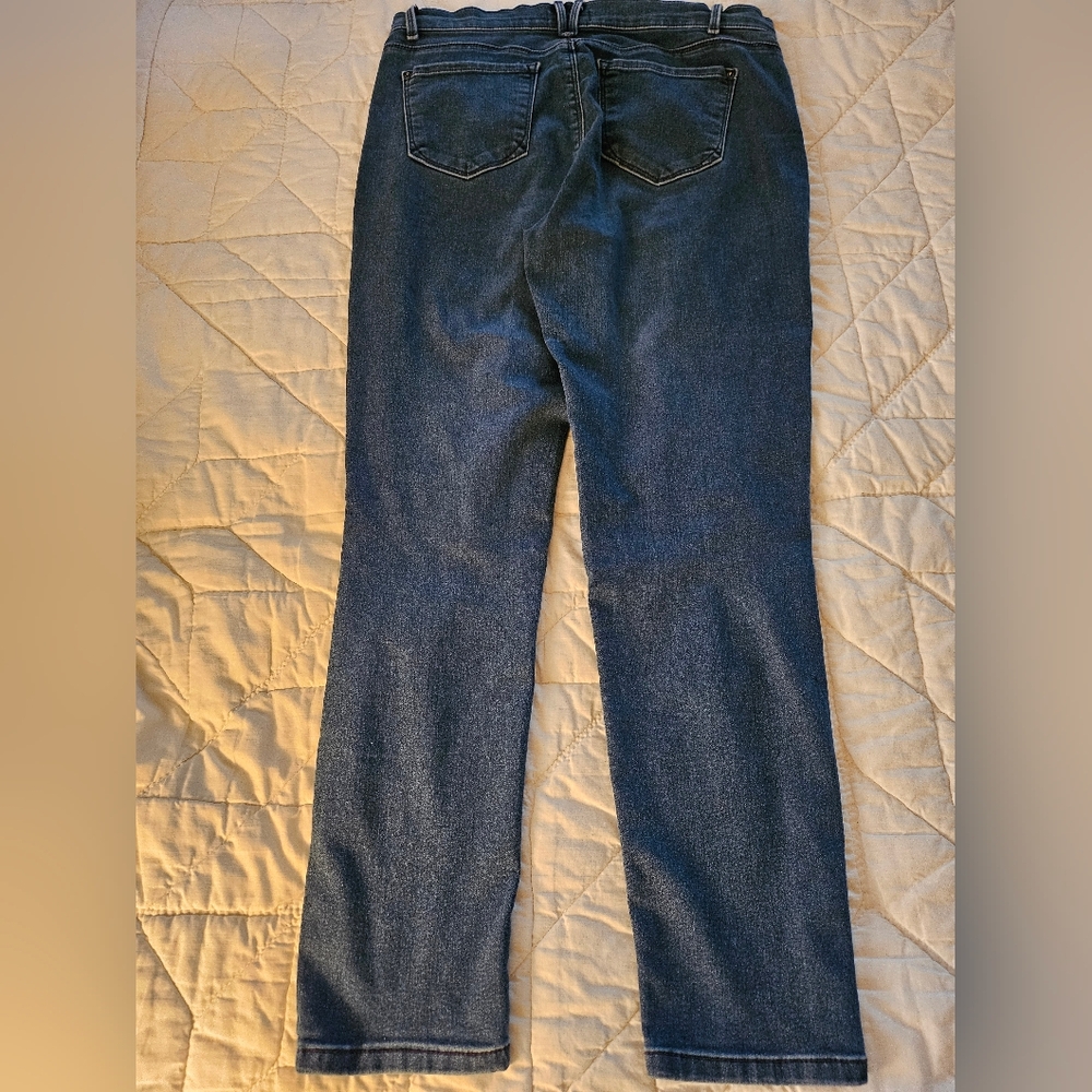 Curve Appeal Essential Skinny Medium Wash Jeans- 12/31 - Picture 3 of 9